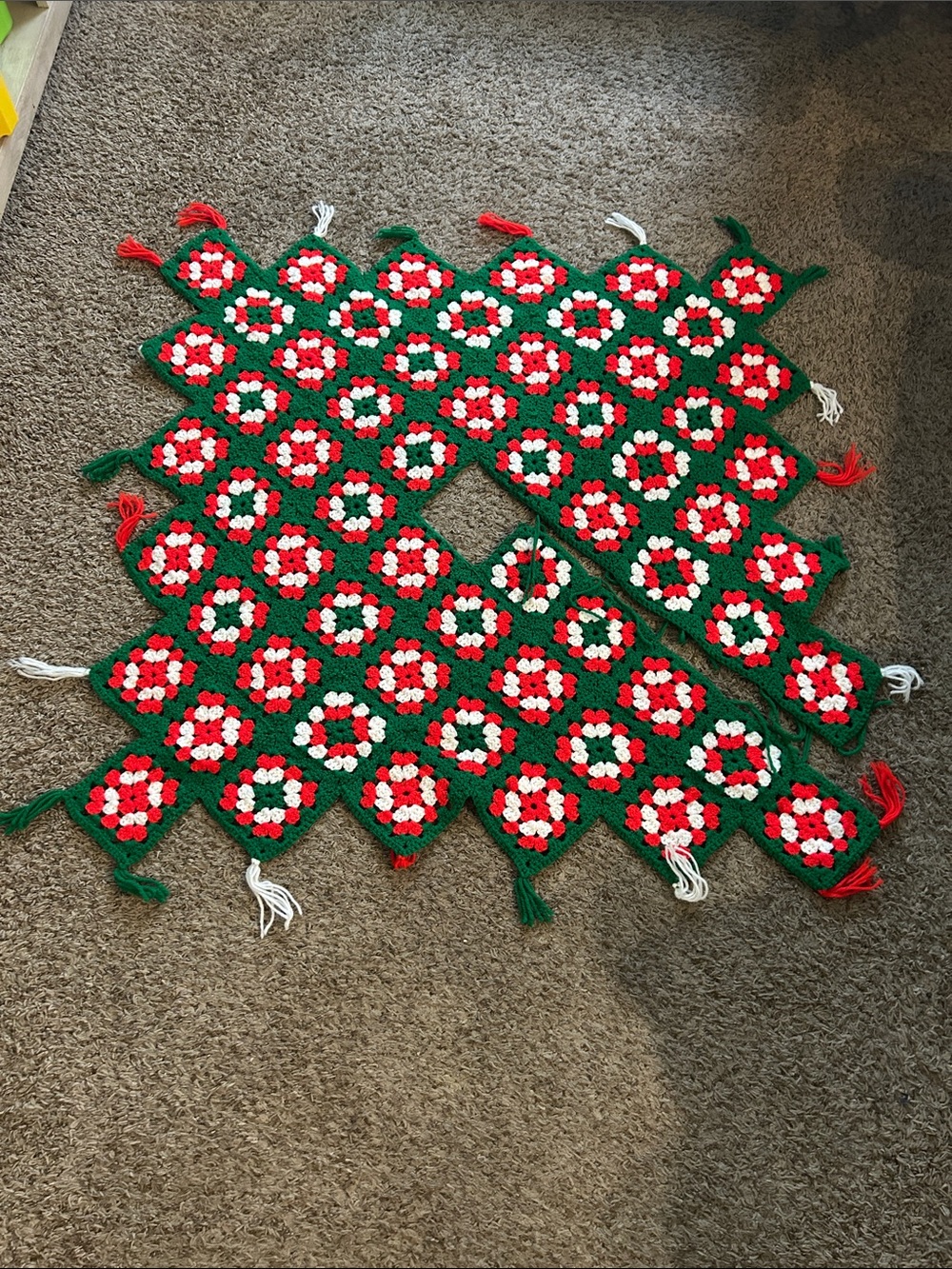 Vintage Granny Square Christmas Holiday Green, Red & White Tree Skirt